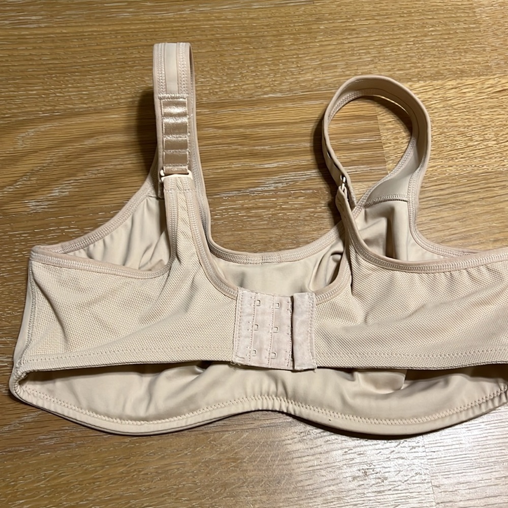 Wacoal Underwire Sports Bra - Women's size 38C NWOT.# 855170 - Picture 4 of 8